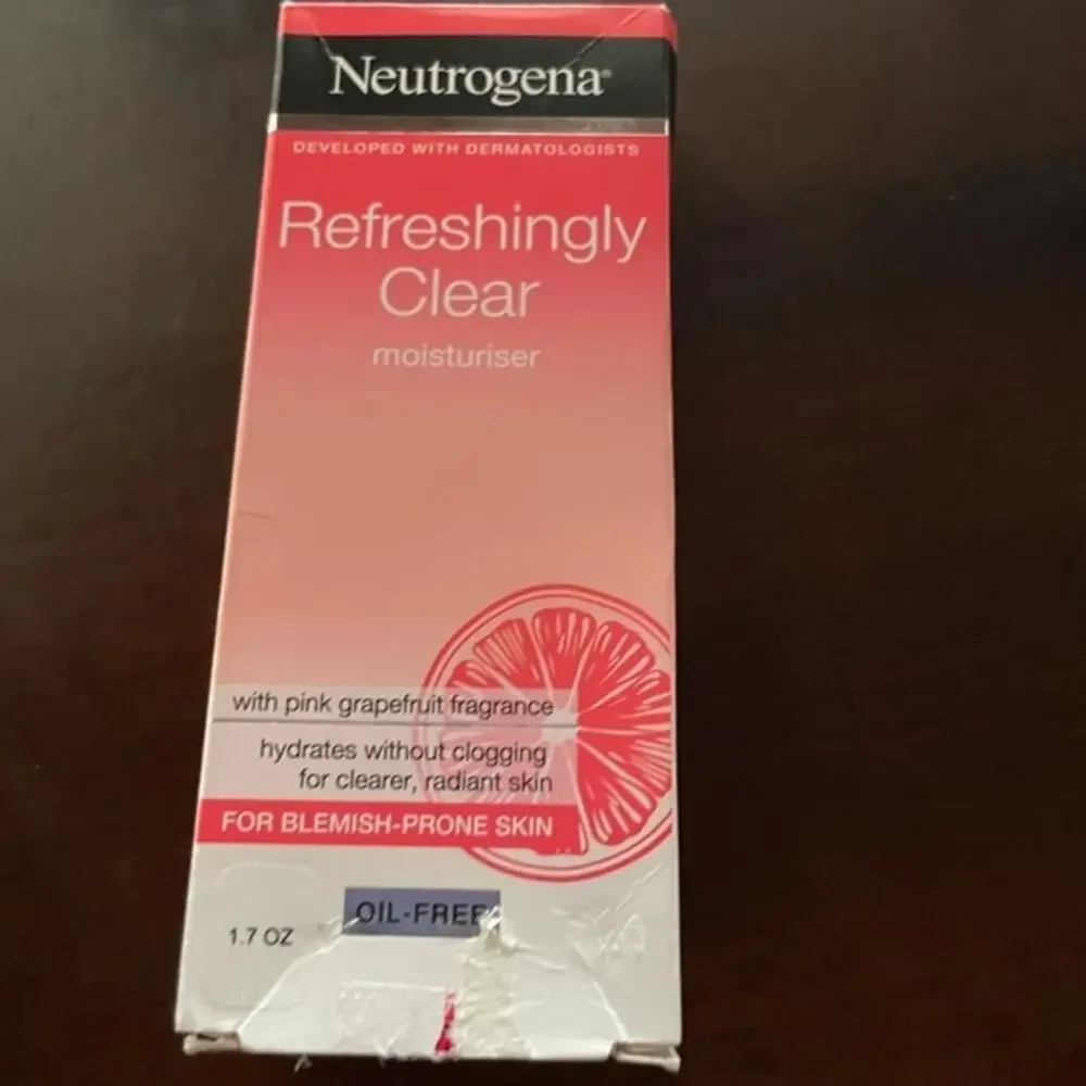 Neutrogena Refreshingly Clear Oil-Free Moisturiser 50ml